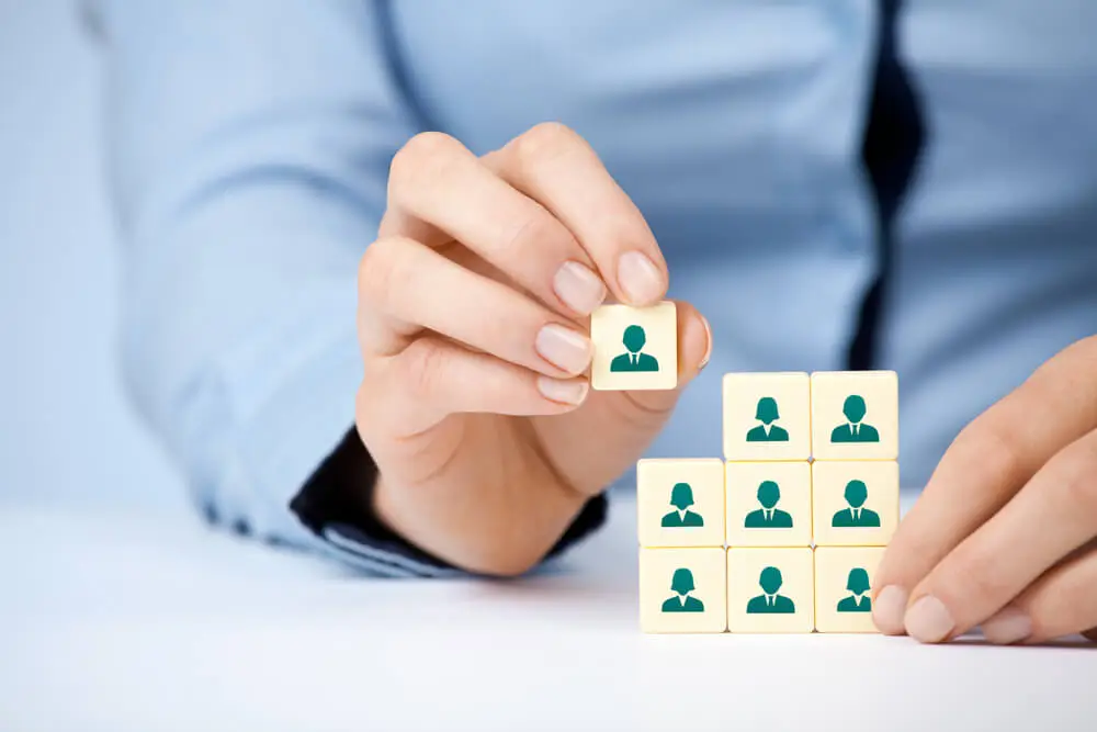 découvrez comment optimiser la gestion des talents au sein de votre entreprise. apprenez des stratégies efficaces pour identifier, développer et retenir les compétences clés de vos collaborateurs, tout en favorisant leur engagement et leur épanouissement professionnel.