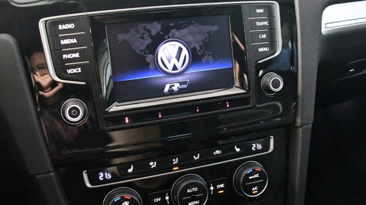 découvrez notre guide complet pour optimiser l'utilisation de votre gps dans la golf 7. apprenez à naviguer facilement, à tirer parti des fonctionnalités avancées et à profiter de chaque trajet en toute sérénité.