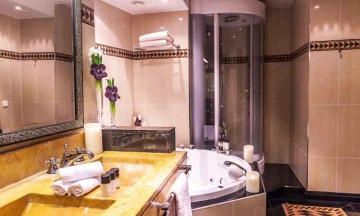 découvrez notre sélection d'hôtels avec jacuzzi pour une escapade relaxante. profitez d'un séjour de luxe et de moments de détente dans des établissements de qualité, alliant confort et bien-être.