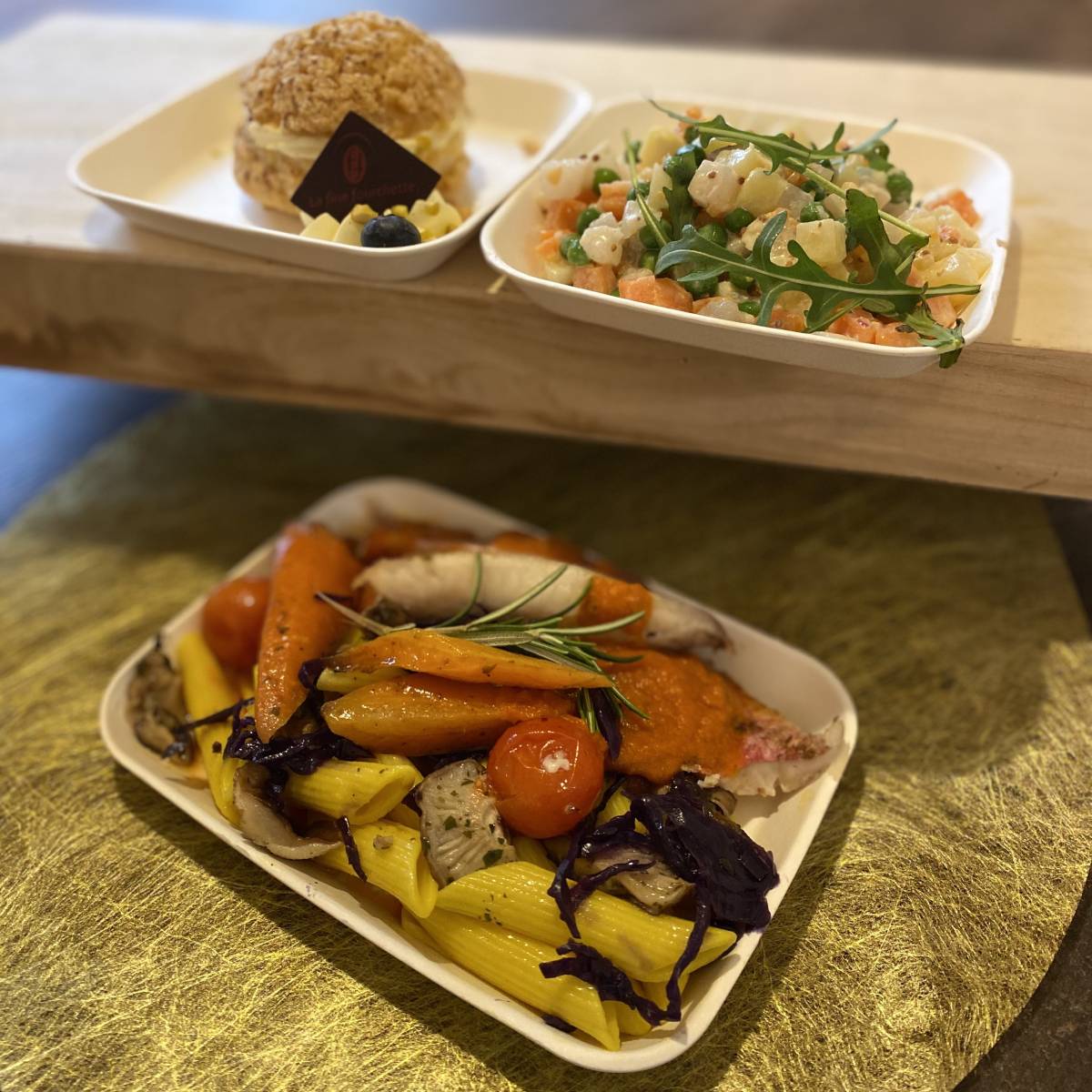 découvrez notre service de livraison de repas pour entreprises, conçu pour répondre aux besoins de vos équipes. offrez des repas variés et équilibrés, livrés directement au bureau pour booster la productivité et le bien-être de vos collaborateurs.