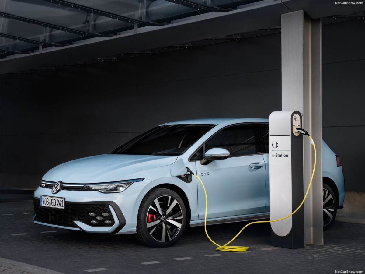 découvrez pourquoi peugeot a décidé d'abandonner son projet de voiture électrique à 20 000 euros. analyse des enjeux et des conséquences pour le marché de l'automobile électrique en france.