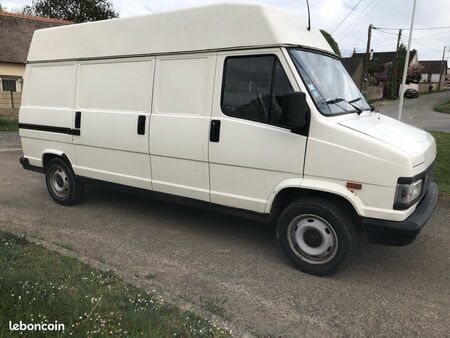 découvrez les prix des camping-cars c25 et trouvez le modèle qui correspond à vos besoins et à votre budget. profitez de nos conseils pour un achat éclairé et partez à l'aventure en toute sérénité.