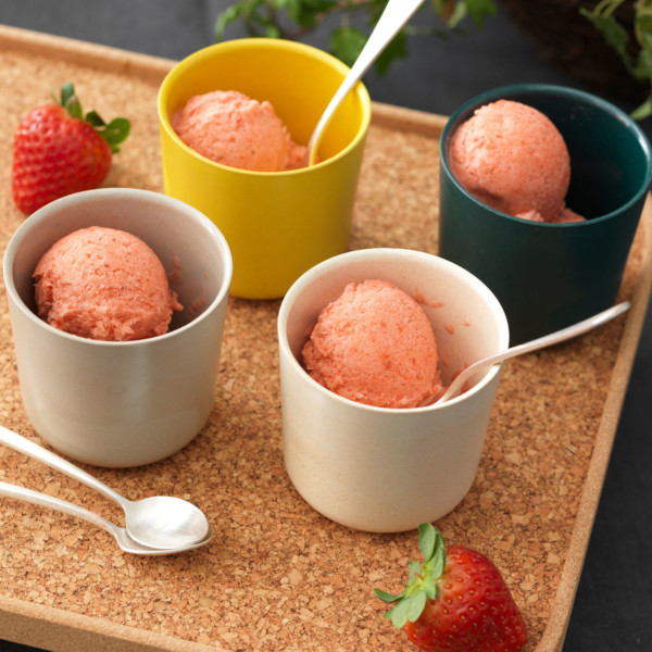 découvrez notre délicieuse recette de sorbet aux fraises réalisée au blender ! parfaite pour rafraîchir vos journées d'été, cette préparation simple et rapide vous permettra de savourer la fraîcheur des fraises tout en vous régalant avec un dessert léger et gourmand. essayez-la dès aujourd'hui !
