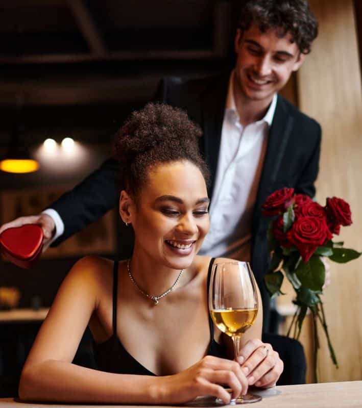 découvrez des idées uniques et romantiques pour célébrer la saint-valentin. que vous souhaitiez organiser une soirée intime à domicile ou sortir dans un restaurant chic, trouvez l'inspiration pour une soirée inoubliable avec votre bien-aimé(e).