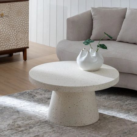 découvrez notre table basse terrazzo chic, un meuble élégant et moderne qui apportera une touche sophistiquée à votre intérieur. fabriquée avec des matériaux de qualité, elle allie design contemporain et fonctionnalité, parfaite pour votre salon.