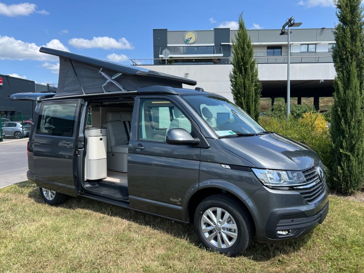 découvrez le volkswagen kepler, le van idéal pour vos aventures sur la route. avec son design moderne, son intérieur confortable et ses fonctionnalités innovantes, il vous offre la liberté d'explorer tout en bénéficiant du confort d'un véritable chez-soi. parfait pour les escapades en famille ou entre amis, le kepler est le compagnon de voyage rêvé.