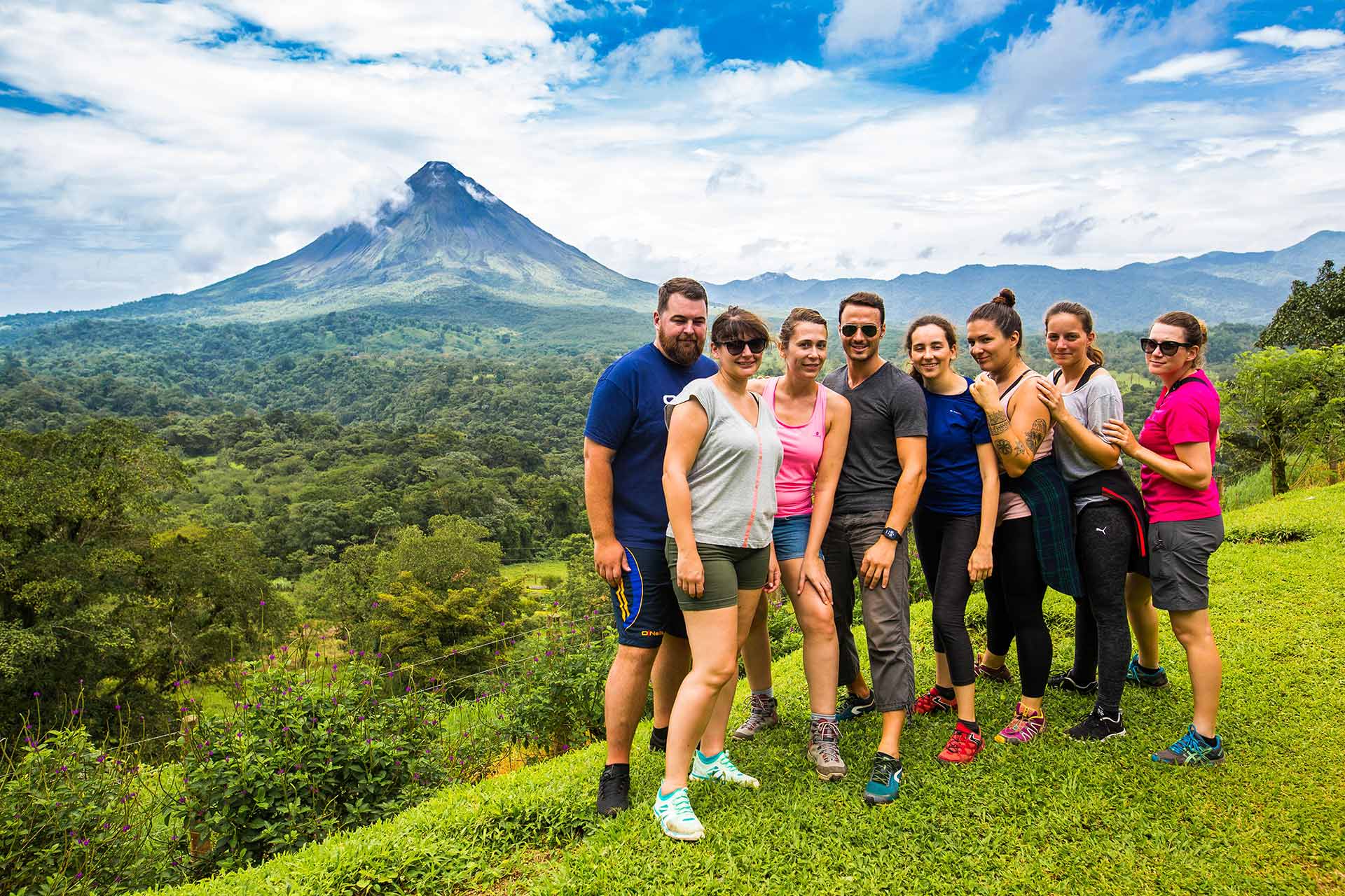 découvrez le costa rica, un véritable paradis naturel où la biodiversité exceptionnelle rencontre des paysages à couper le souffle. partez à l'aventure à travers ses volcans, ses plages exotiques et ses forêts tropicales tout en vous immergeant dans la culture locale. un voyage inoubliable vous attend au cœur de cette destination écologique.
