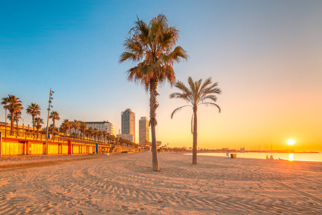 découvrez barcelone sans vous ruiner ! profitez de conseils et d'astuces pour voyager à petit prix dans cette magnifique ville espagnole. des hébergements abordables, des activités gratuites et des restaurants économiques vous attendent. parcourez les trésors de barcelone tout en maîtrisant votre budget.