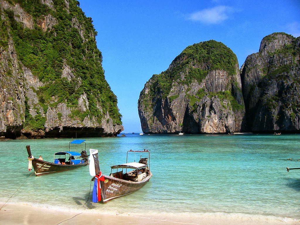 découvrez les couleurs à éviter lors de votre voyage en thaïlande pour respecter la culture locale et éviter les faux pas. informez-vous sur les traditions et les superstitions liées aux couleurs dans ce magnifique pays asiatique.