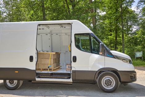 découvrez la gamme iveco et ses utilitaires électriques, alliant performance, durabilité et respect de l'environnement. explorez des solutions innovantes pour vos besoins de transport tout en réduisant votre empreinte carbone.