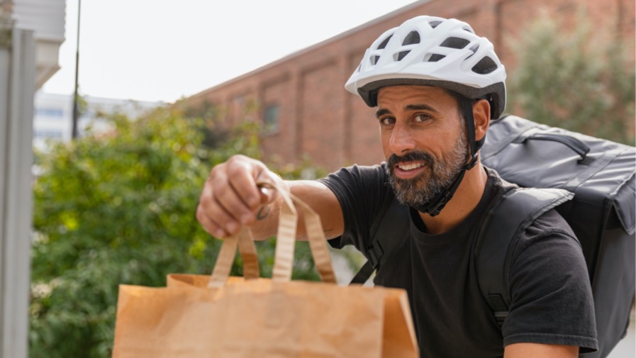 découvrez notre service de livraison de repas pour entreprises, proposant une large sélection de plats savoureux et équilibrés. idéal pour vos déjeuners d'équipe, nos menus variés s'adaptent à tous les goûts et régimes alimentaires, tout en assurant une grande qualité et fraîcheur. simplifiez l'organisation de vos repas professionnels avec notre solution clé en main.