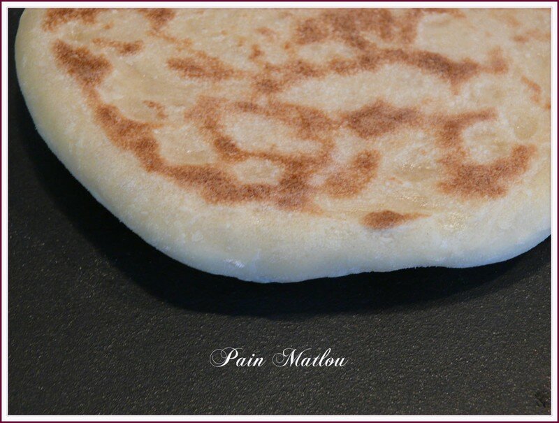 découvrez la recette du matlouh parfait, un pain traditionnel marocain à la texture moelleuse et au goût savoureux. apprenez les secrets pour réussir cette spécialité et impressionnez vos proches avec des pains faits maison.
