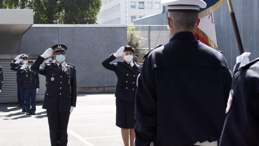 découvrez l'incroyable histoire d'un policier qui décide de tromper son patron en télétravail. une intrigue palpitante mêlant mensonges et rebondissements, où l'affrontement entre l'éthique professionnelle et les choix personnels pose des questions fascinantes. ne manquez pas cette aventure captivante qui met en lumière les défis du travail à distance !