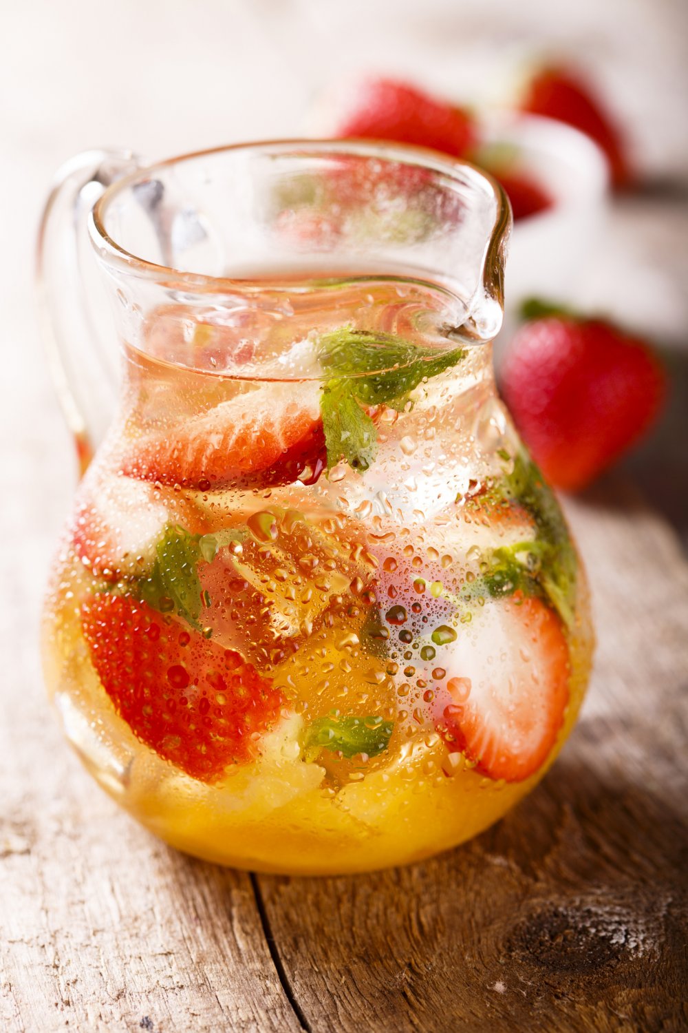 découvrez notre délicieuse recette de sangria blanche sans alcool, parfaite pour vos soirées d'été. rafraîchissante et fruitée, elle allie des saveurs exotiques sans l'ivresse, idéale pour tous les âges.
