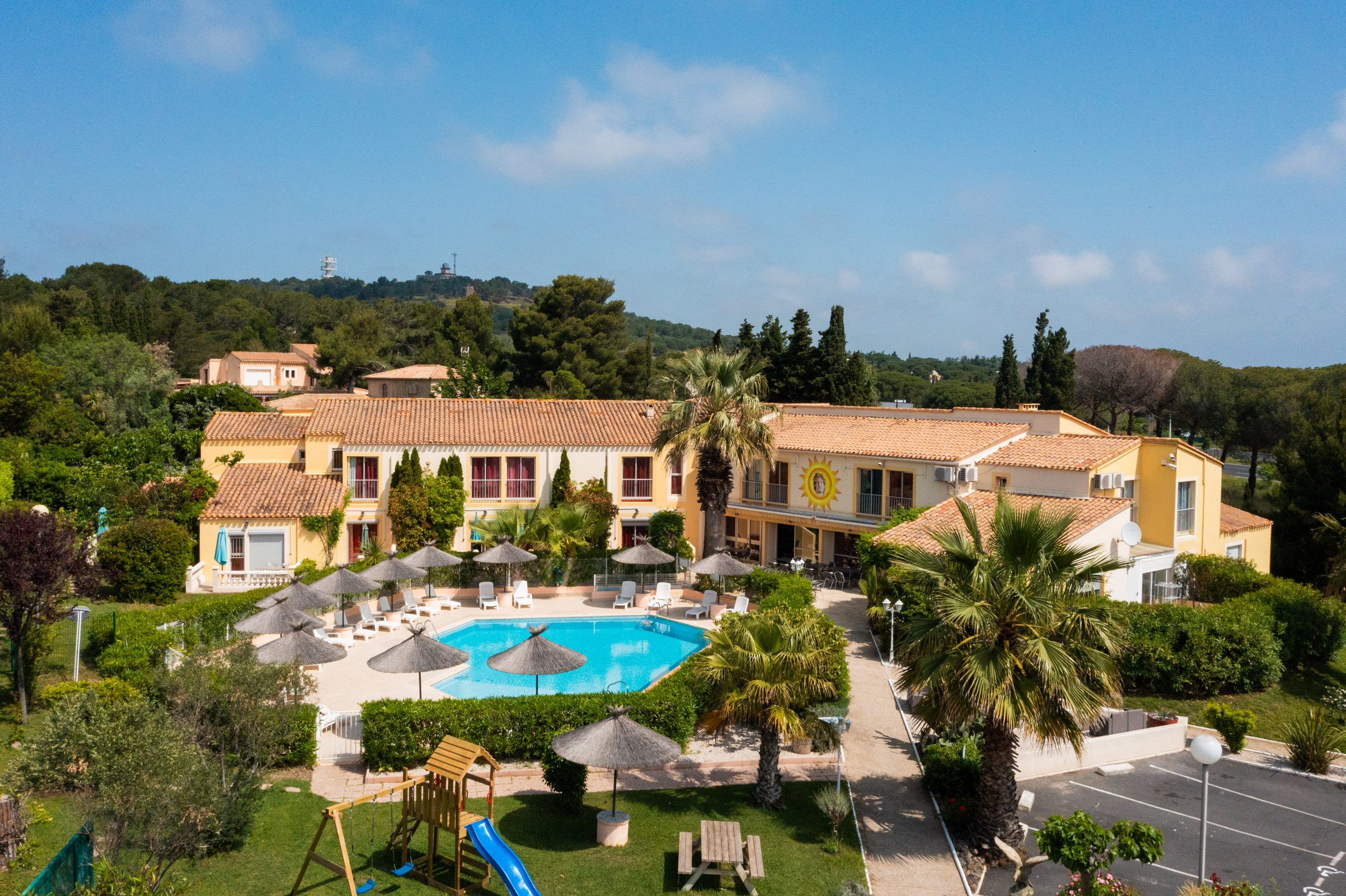 découvrez les tarifs des séjours au village naturiste du cap d'agde en 2022. profitez de vacances inoubliables dans un cadre idyllique, avec des options adaptées à tous les budgets. informez-vous sur les prix des hébergements, des activités et des commodités pour planifier votre escapade naturiste.