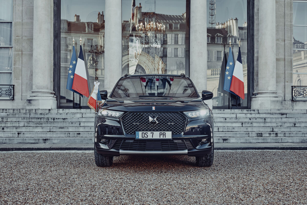 découvrez l'initiative du président macron sur les voitures électriques, promouvant une transition écologique et durable pour l'avenir de la mobilité en france. explorez les avantages, les innovations et les engagements de l'état pour un parc automobile plus respectueux de l'environnement.