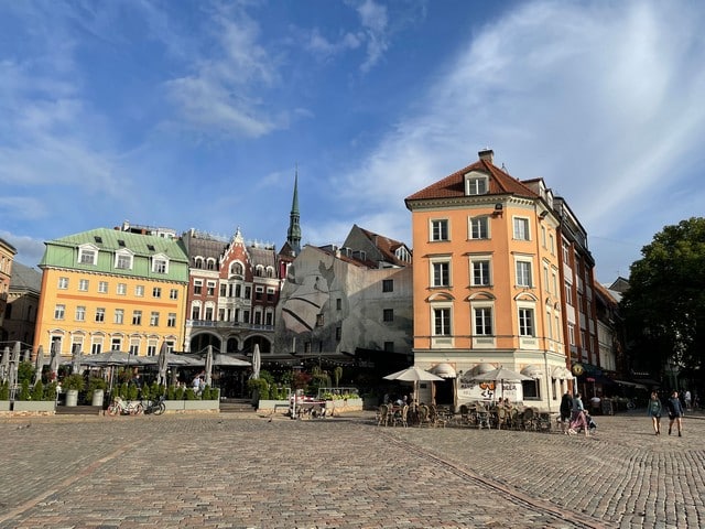 découvrez des conseils pour une circulation sécurisée à riga. explorez les meilleures pratiques pour naviguer en toute sécurité dans cette charmante capitale balte, en tenant compte des règles de circulation locales et des astuces pour les piétons et les cyclistes.