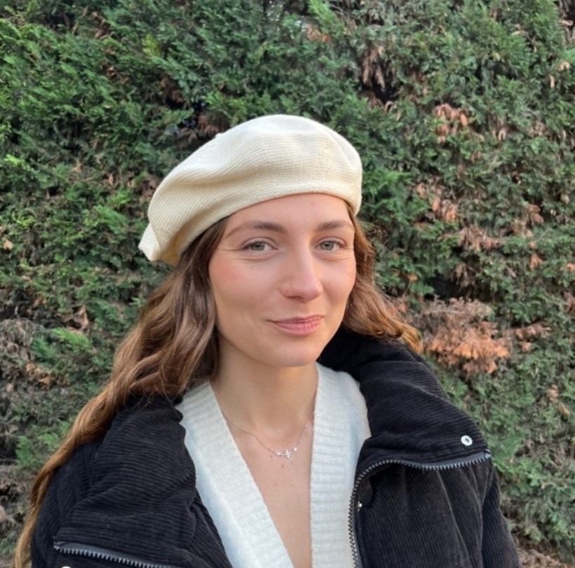 découvrez nos astuces pour sublimer votre look avec des cheveux courts et un beret. osez des styles tendance et trouvez l'inspiration pour exprimer votre personnalité avec élégance.