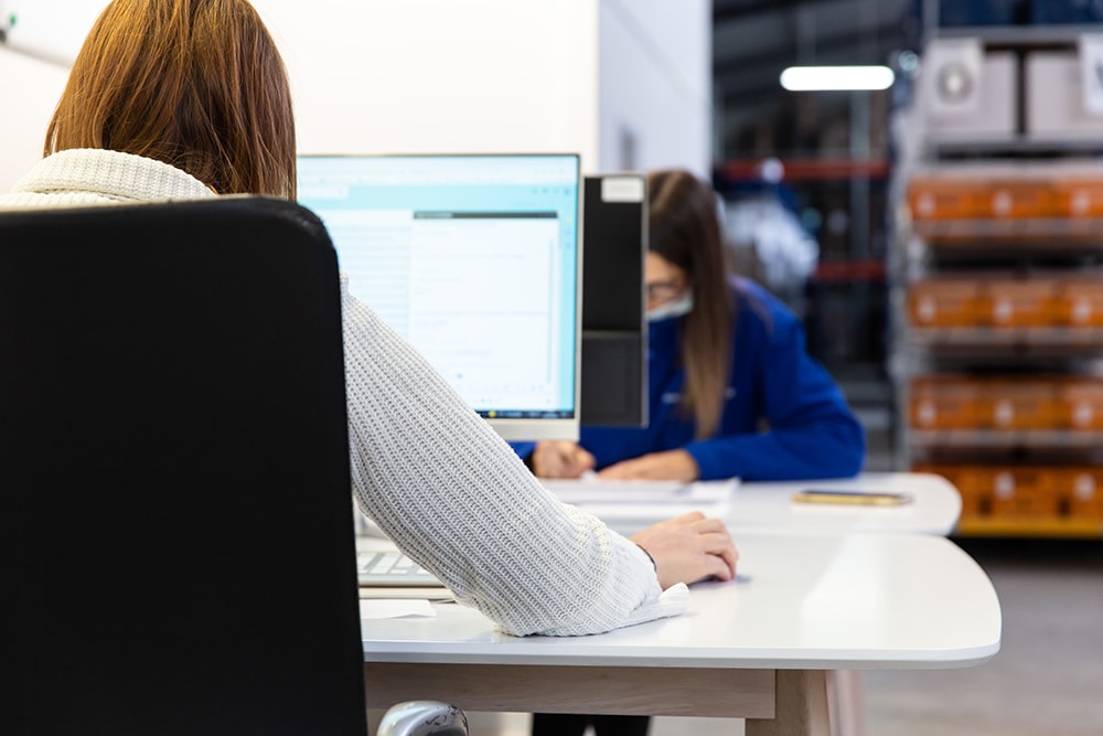 découvrez comment optimiser votre logistique e-commerce pour améliorer l'efficacité de vos livraisons et satisfaire vos clients. explorez des stratégies innovantes et des solutions adaptées pour dynamiser votre chaîne d'approvisionnement.