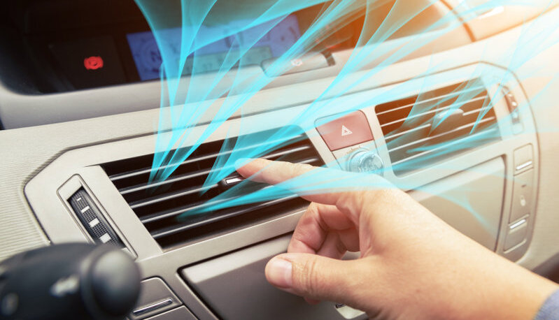 découvrez des astuces efficaces pour rafraîchir votre voiture lors des journées caniculaires. protégez votre habitacle de la chaleur intense et roulez dans le confort tout l'été.