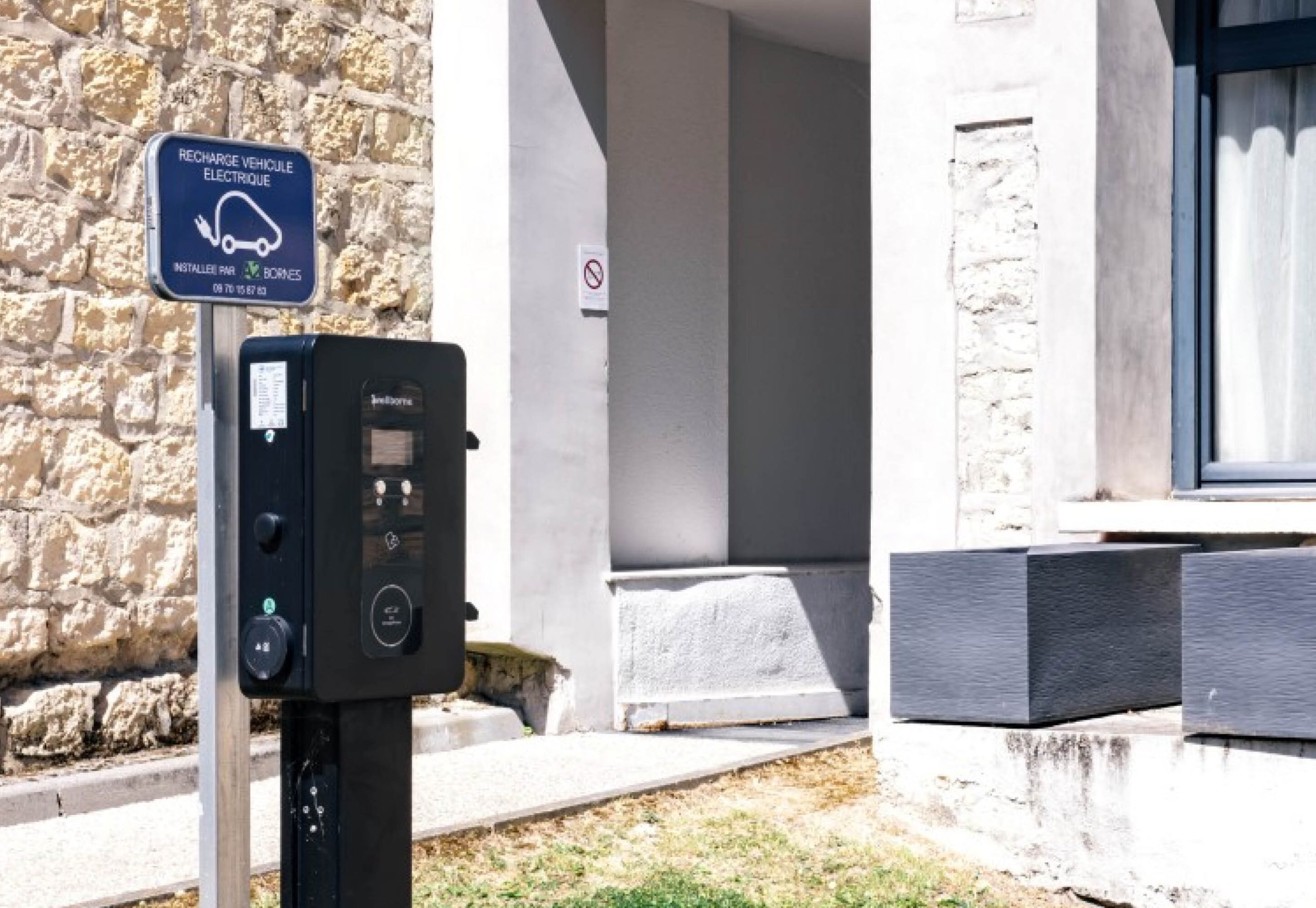 découvrez notre service de recharge ve à caen, offrant des solutions pratiques et rapides pour recharger votre véhicule électrique. profitez d'emplacements stratégiques et d'une ambiance conviviale pour optimiser votre temps de charge.