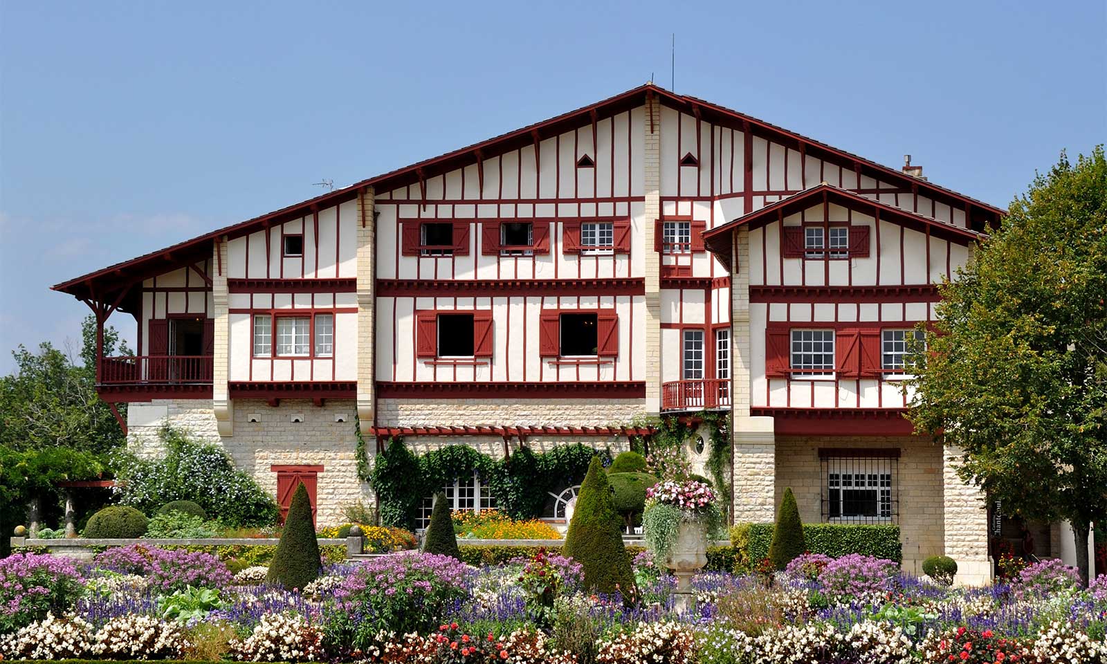 découvrez pourquoi la demande de report des travaux à cambo-les-bains a été refusée, les enjeux pour la commune et les réactions des habitants face à cette décision.