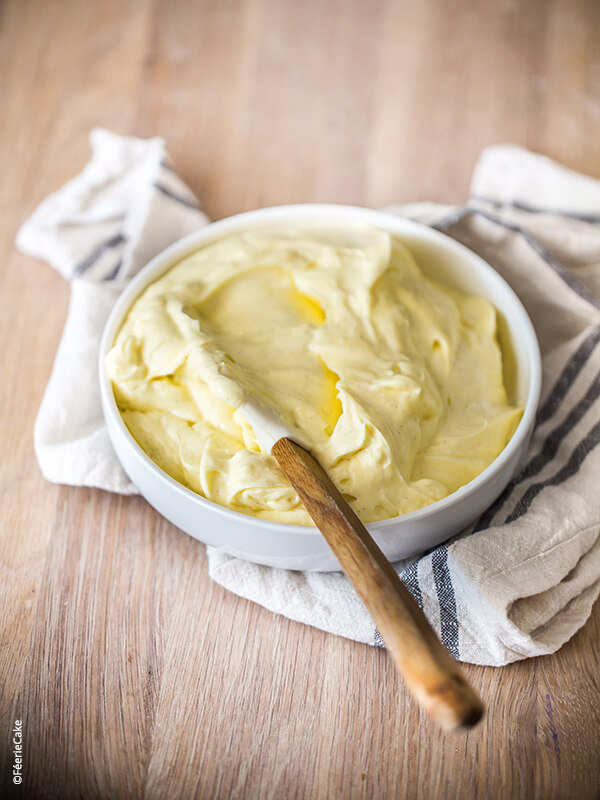 découvrez la crème mousseline, une crème pâtissière légère et aérienne, idéale pour garnir vos gâteaux, éclairs et fraisiers. retrouvez la recette et tous les conseils pour réussir cette préparation incontournable de la pâtisserie française.