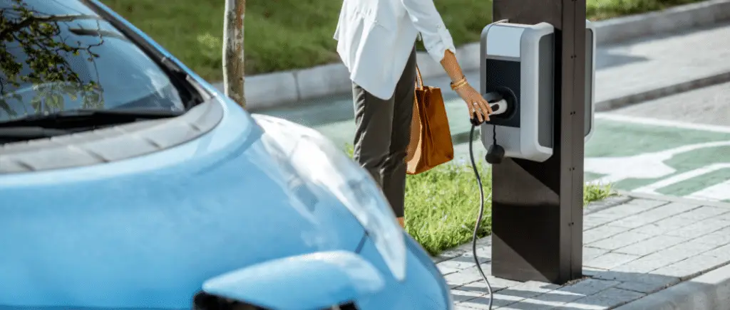 découvrez les principaux défis auxquels font face les assurances pour véhicules électriques : couverture des batteries, coûts de réparation, et évolution des risques. informez-vous pour mieux protéger votre voiture électrique.