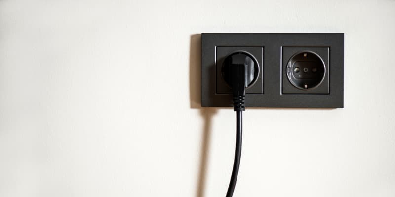 découvrez comment déplacer une prise électrique sans abîmer votre mur grâce à nos conseils pratiques et astuces pour une installation propre et sécurisée.