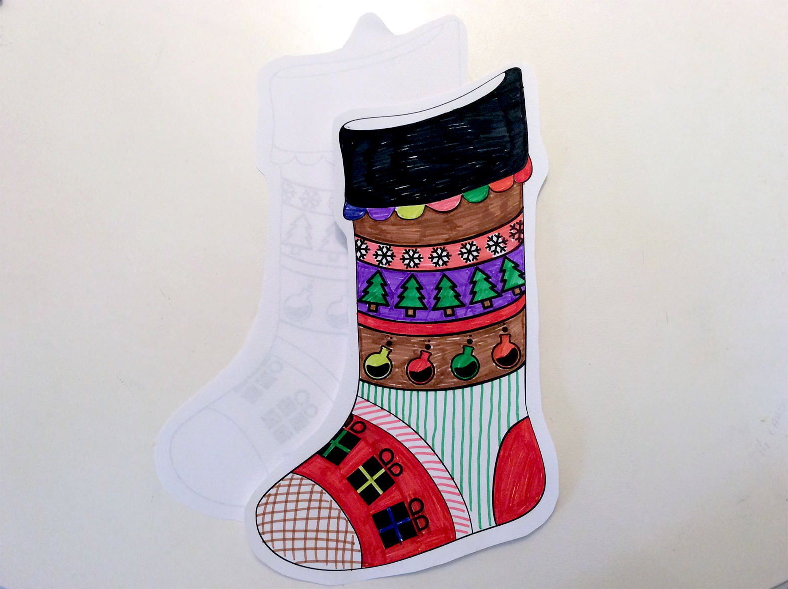 créez des chaussettes uniques grâce à nos idées diy simples et originales. personnalisez facilement vos chaussettes pour ajouter du style à votre garde-robe !