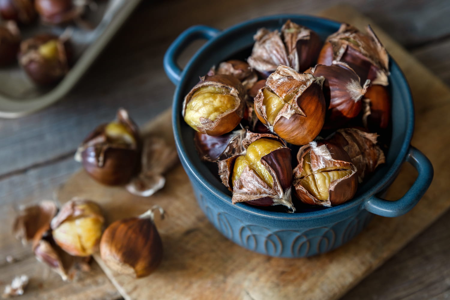 découvrez nos astuces et techniques simples pour un épluchage efficace des châtaignes. apprenez à préparer facilement ces fruits délicieux pour vos recettes automnales et vos plats festifs.