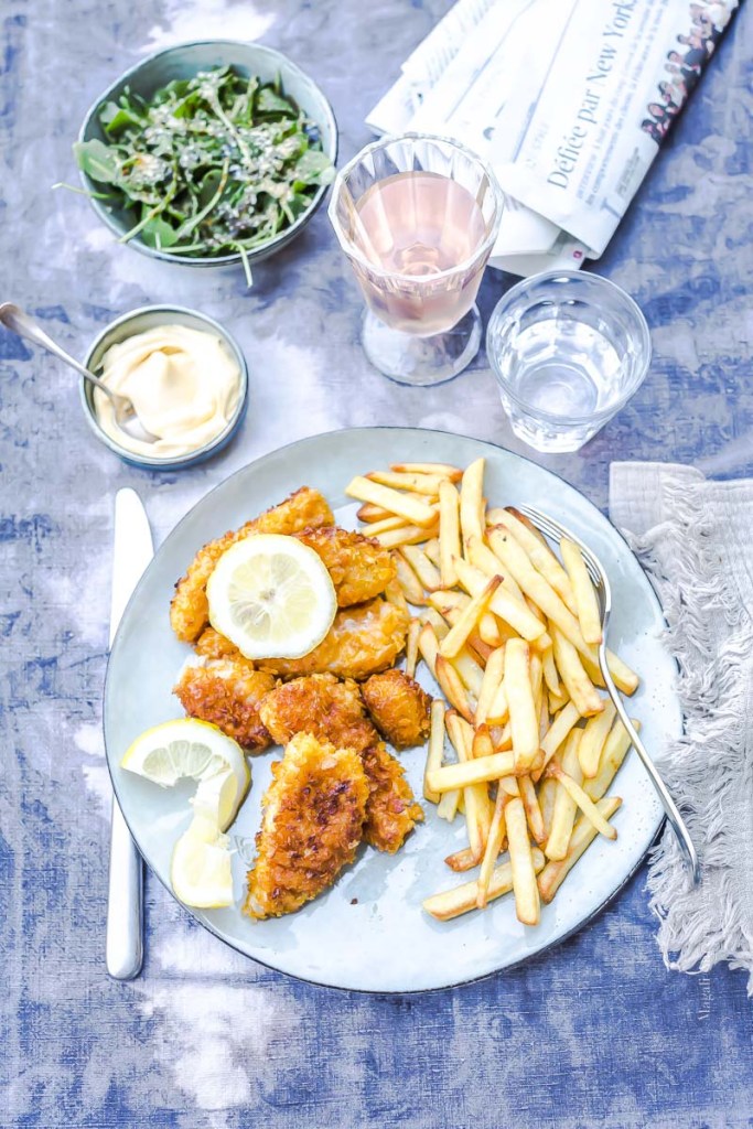 dégustez des fish & chips croustillants à souhait, réalisés avec une panure dorée et du poisson tendre. découvrez notre recette facile pour un plat savoureux, parfait à partager en famille ou entre amis !