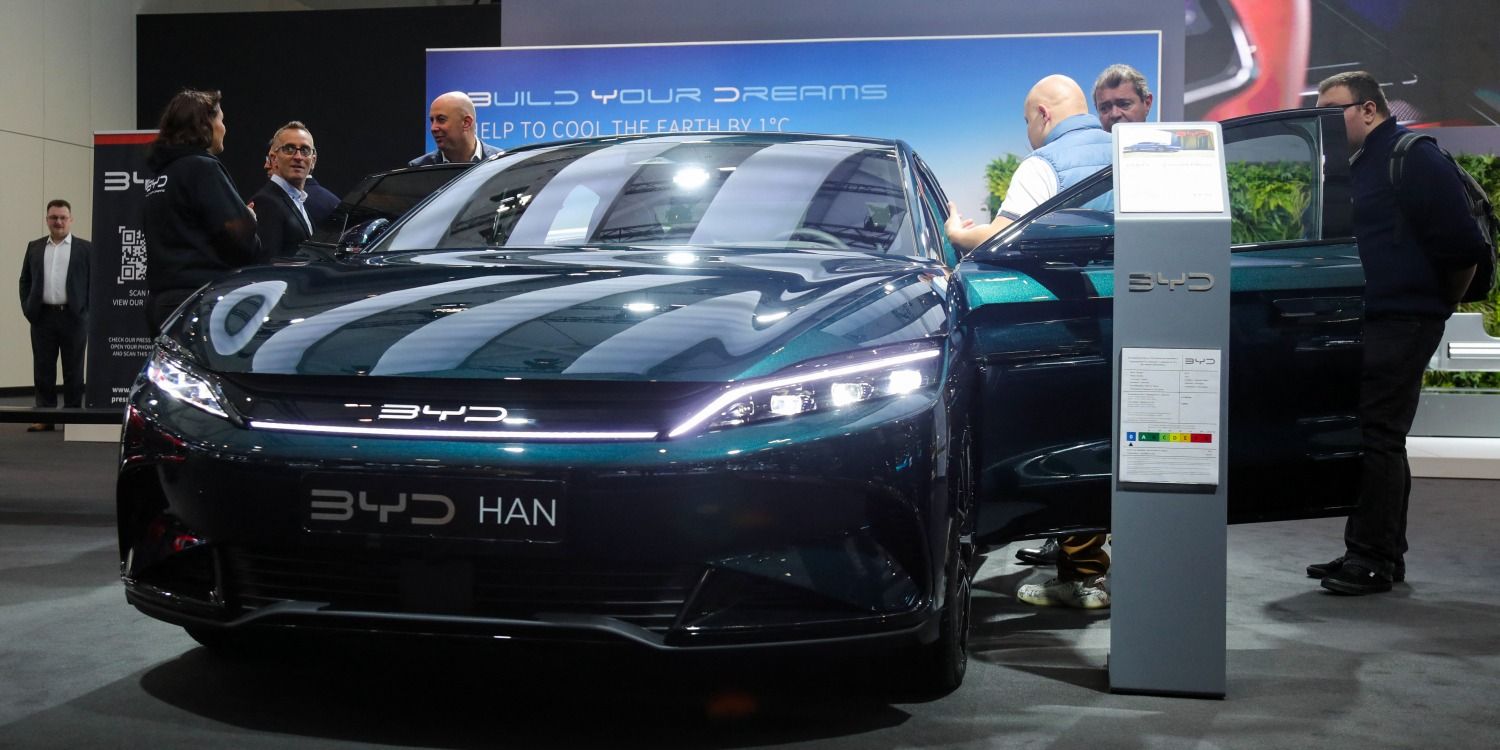 découvrez tout ce qu'il faut savoir sur l'imposition des voitures électriques en france : avantages fiscaux, exonérations, et règlementations en vigueur pour les propriétaires de véhicules écologiques.