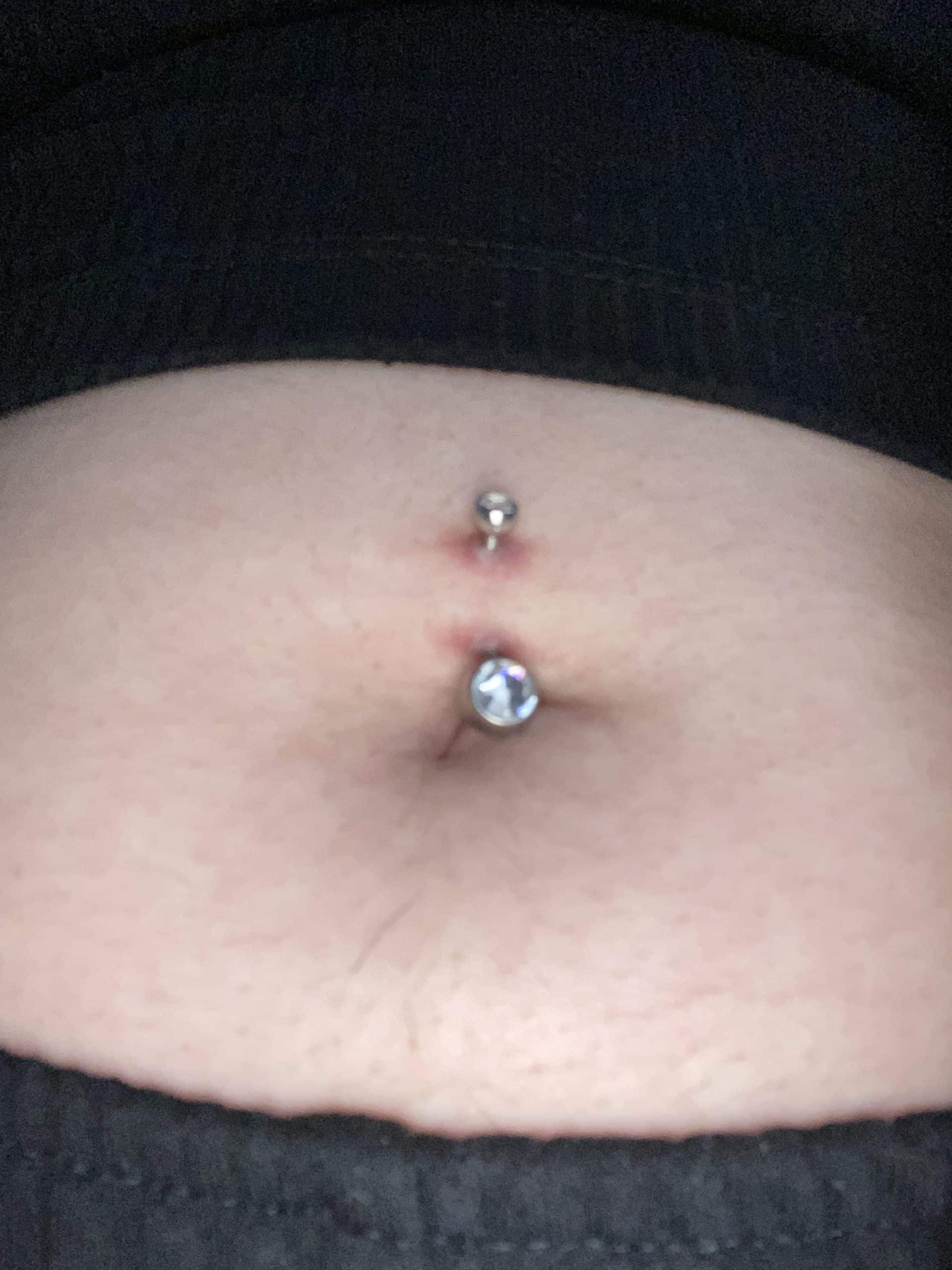 découvrez les causes, symptômes et solutions en cas de rejet d’un piercing au nombril. apprenez à reconnaître les signes de rejet et à protéger votre piercing pour éviter les complications.