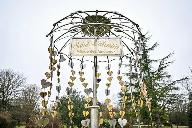 célébrez la saint-valentin au jardin avec des idées romantiques, des décorations florales et des conseils pour une fête inoubliable en plein air. inspirez-vous pour un moment magique à deux !