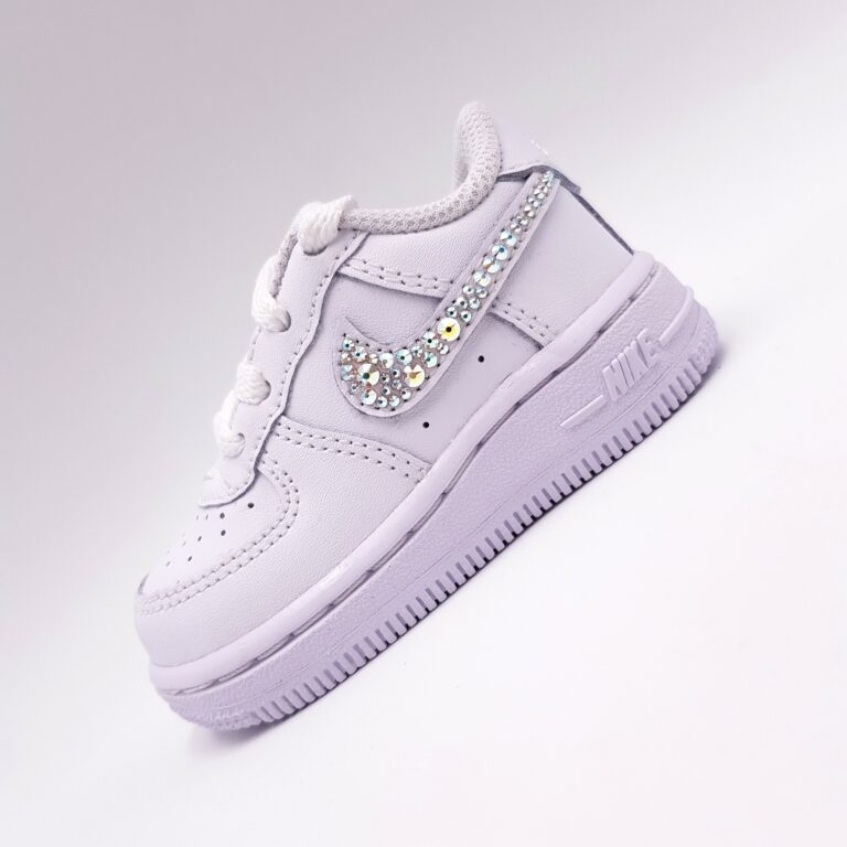 découvrez comment personnaliser vos sneakers avec style ! astuces, inspirations et idées créatives pour rendre vos baskets uniques et à votre image. transformez vos chaussures dès aujourd'hui.