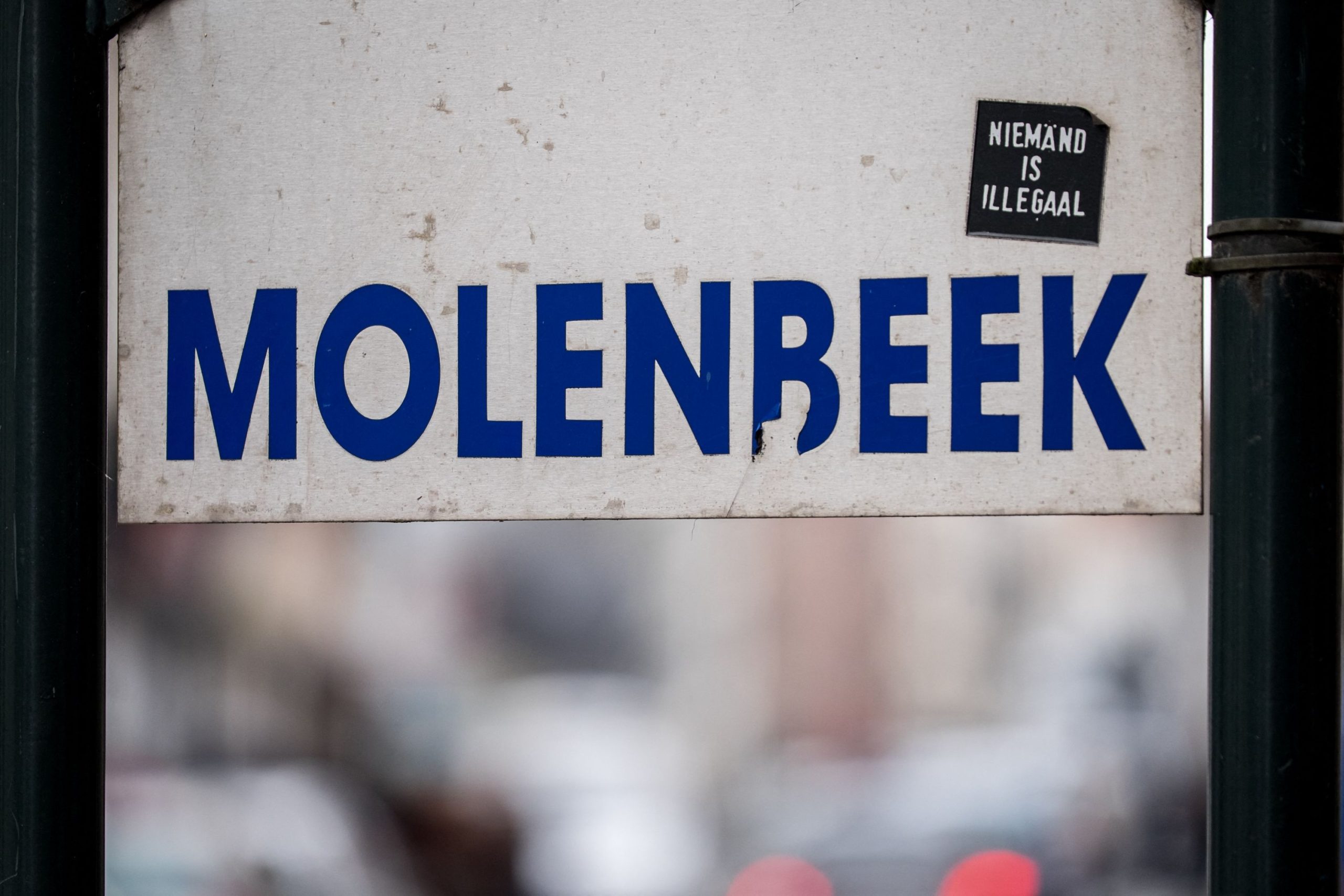 découvrez pourquoi l'élection à molenbeek a suscité un tollé : réactions politiques, enjeux locaux et conséquences pour la commune. analyse et décryptage des événements récents.