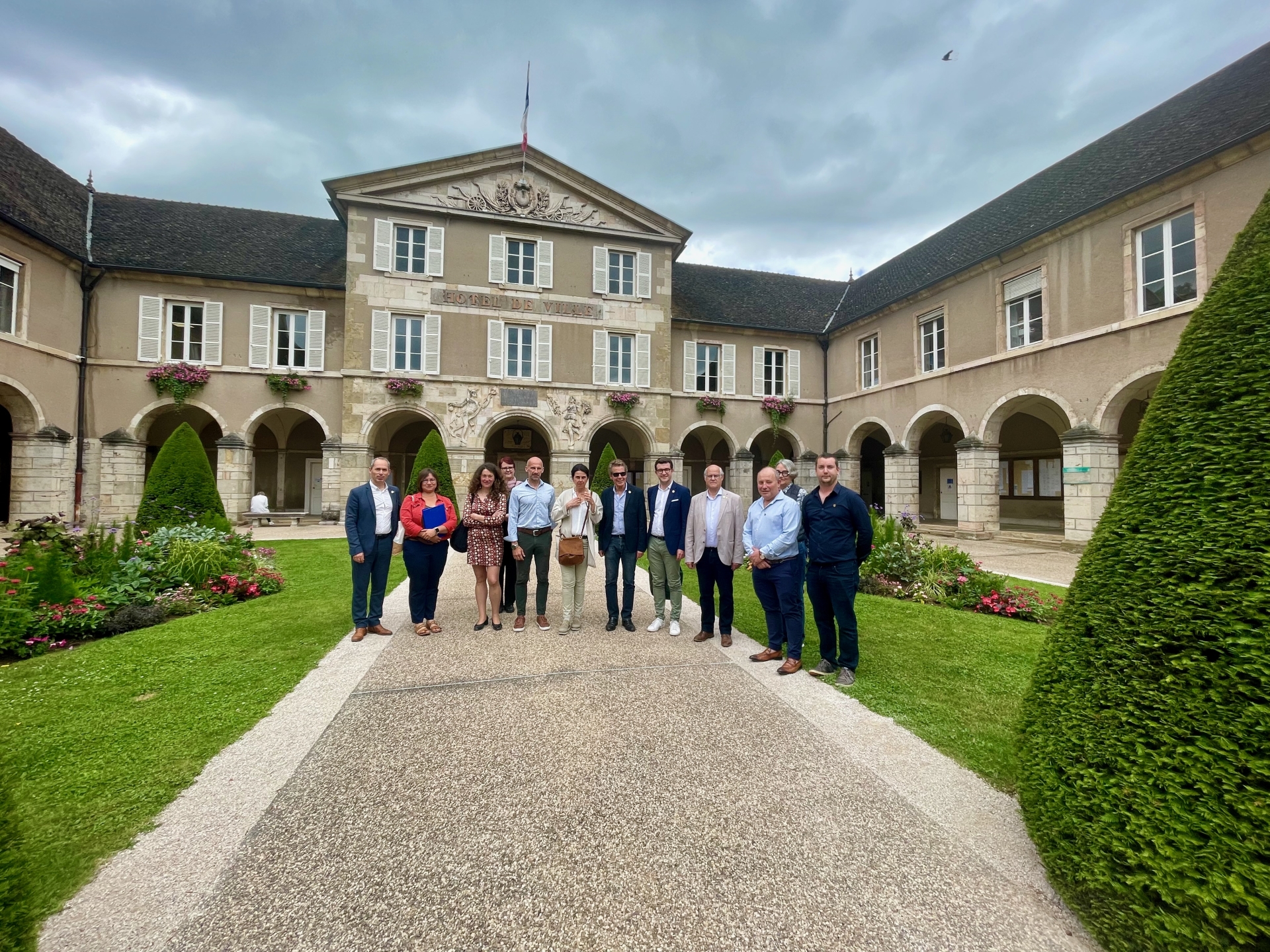 découvrez comment la commune de guerno maintient fièrement ses quatre fleurs au concours des villes et villages fleuris, symbole d’engagement pour l’environnement et la qualité de vie de ses habitants.