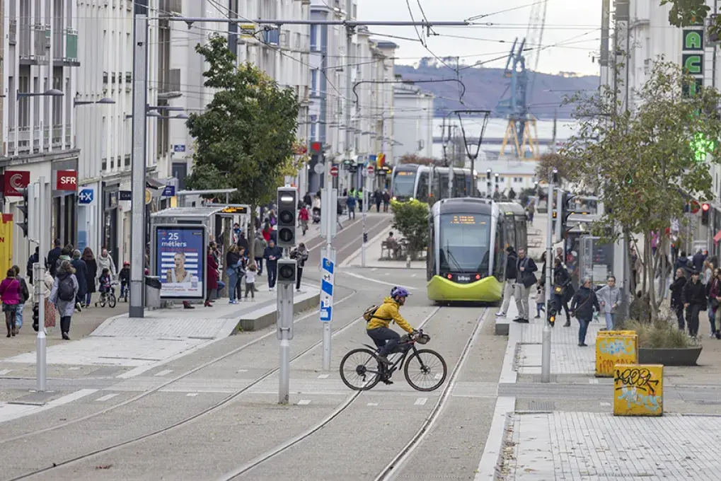 participez à l'inauguration du nouveau tramway de brest le 14 février 2026 ! découvrez le parcours, les animations et toutes les infos pratiques sur cet événement marquant pour la mobilité brestoise.