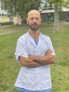 découvrez nos conseils pour bien préparer votre rendez-vous chez l’urologue : documents à apporter, questions à poser, et déroulement de la consultation pour aborder sereinement votre visite médicale.