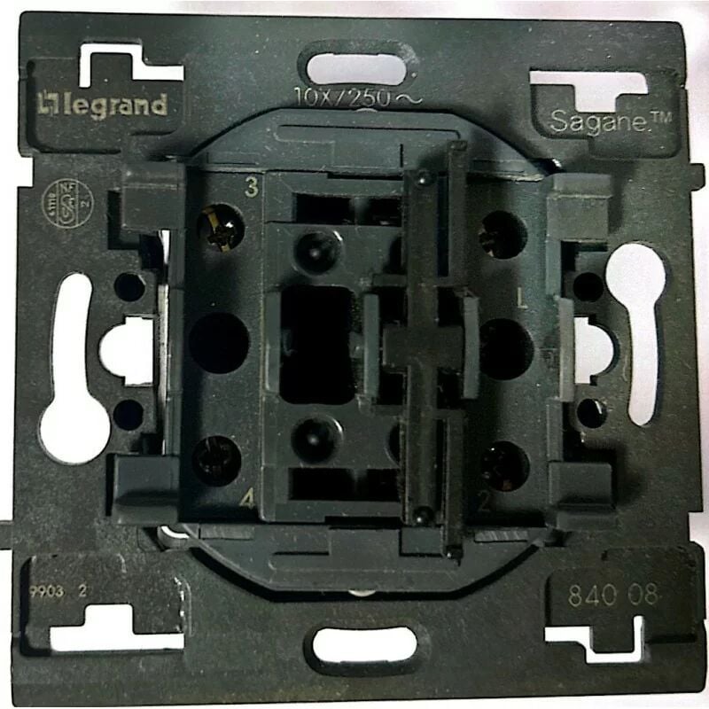 découvrez un schéma clair et détaillé pour installer ou remplacer un interrupteur legrand. guide pratique, conseils d'installation et explications pas à pas pour réussir votre branchement en toute sécurité.