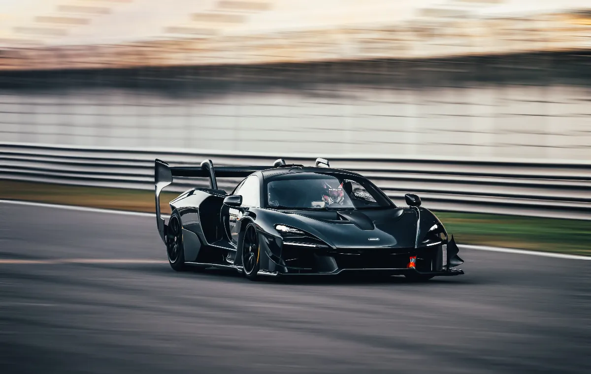 découvrez la supercar électrique chinoise qui bat des records de performance et d’innovation. technologie de pointe, vitesse exceptionnelle et design futuriste au rendez-vous !