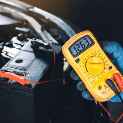 découvrez comment tester la batterie de votre voiture électrique : méthodes, conseils d’experts et outils pour garantir performance et sécurité de votre véhicule.