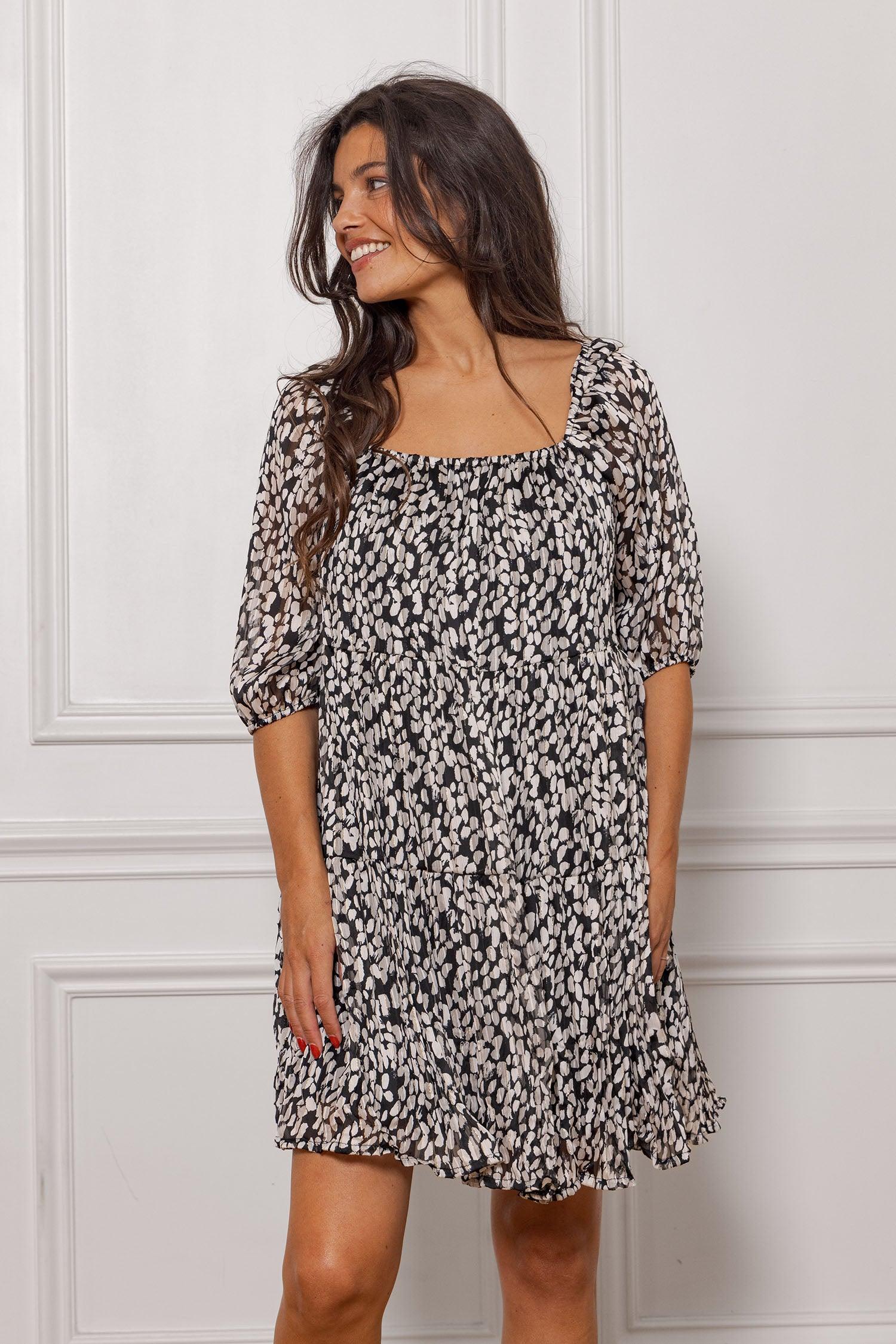 découvrez comment assumer avec élégance une robe de mariée noir et blanc, alliant originalité et raffinement pour un look nuptial unique et audacieux.