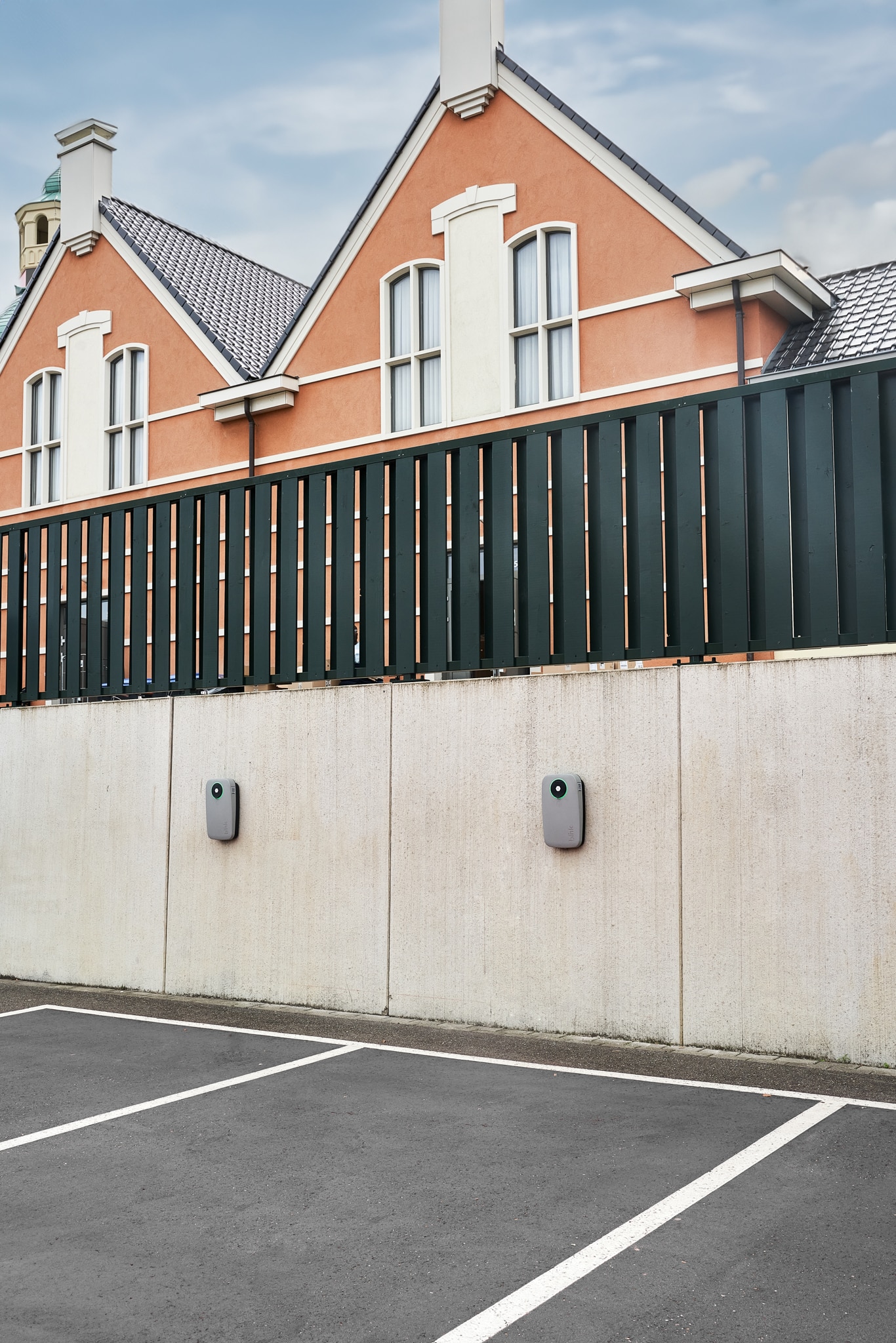 découvrez pourquoi la ville de bradford a choisi blink charging pour développer ses infrastructures de recharge de véhicules électriques et favoriser la mobilité durable.