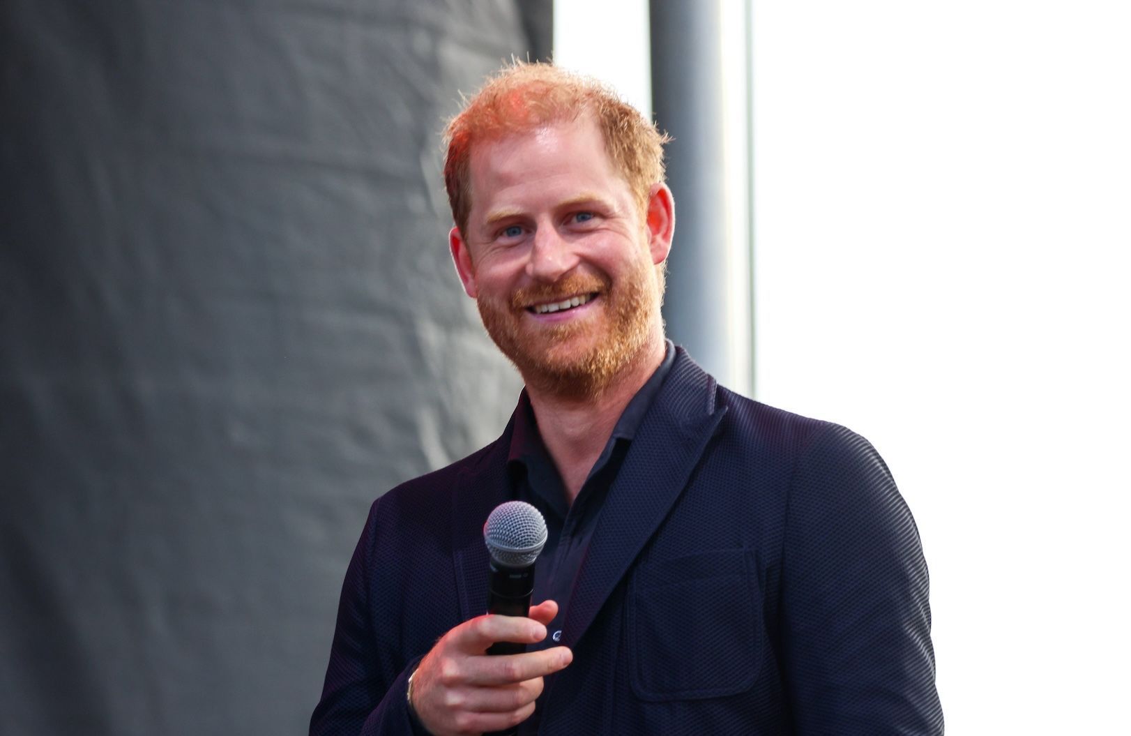 découvrez notre hommage à jane goodall, primatologue pionnière et défenseure passionnée de la nature, qui a révolutionné la compréhension des chimpanzés et inspiré le monde à protéger la biodiversité.