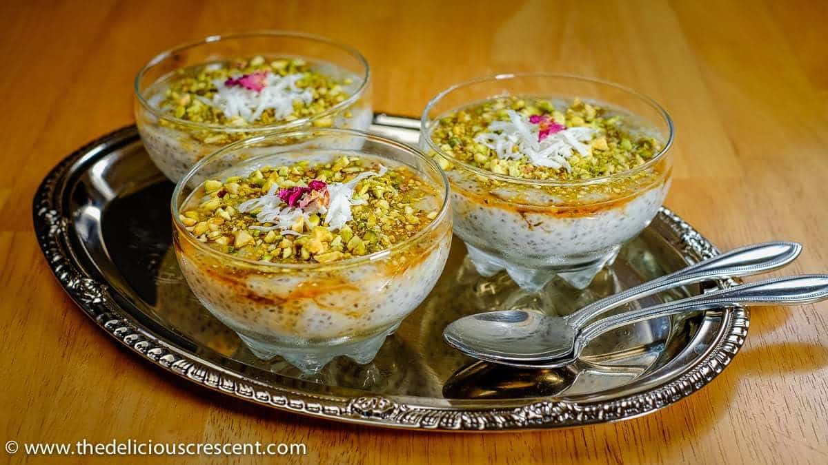 découvrez la mahalabia, un délicieux dessert oriental à base de lait et de fleur d’oranger, facile à préparer et parfait pour terminer un repas en douceur. recette, astuces et variantes à essayer chez vous.