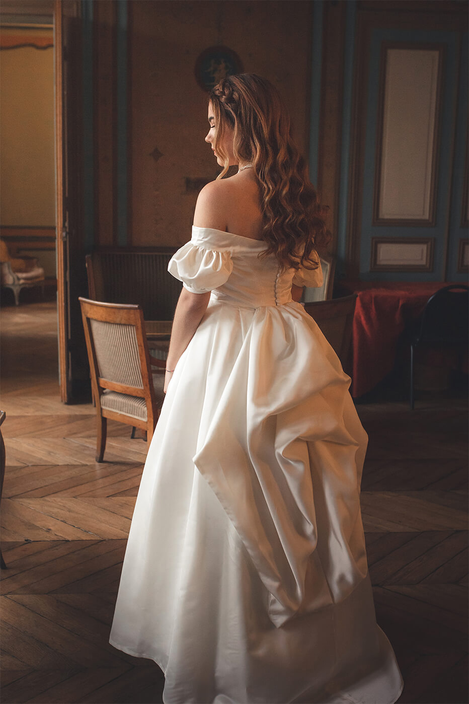 découvrez notre collection de robes de mariée romantiques aux détails délicats et aux tissus raffinés, idéales pour un mariage de rêve plein d’élégance et de douceur.