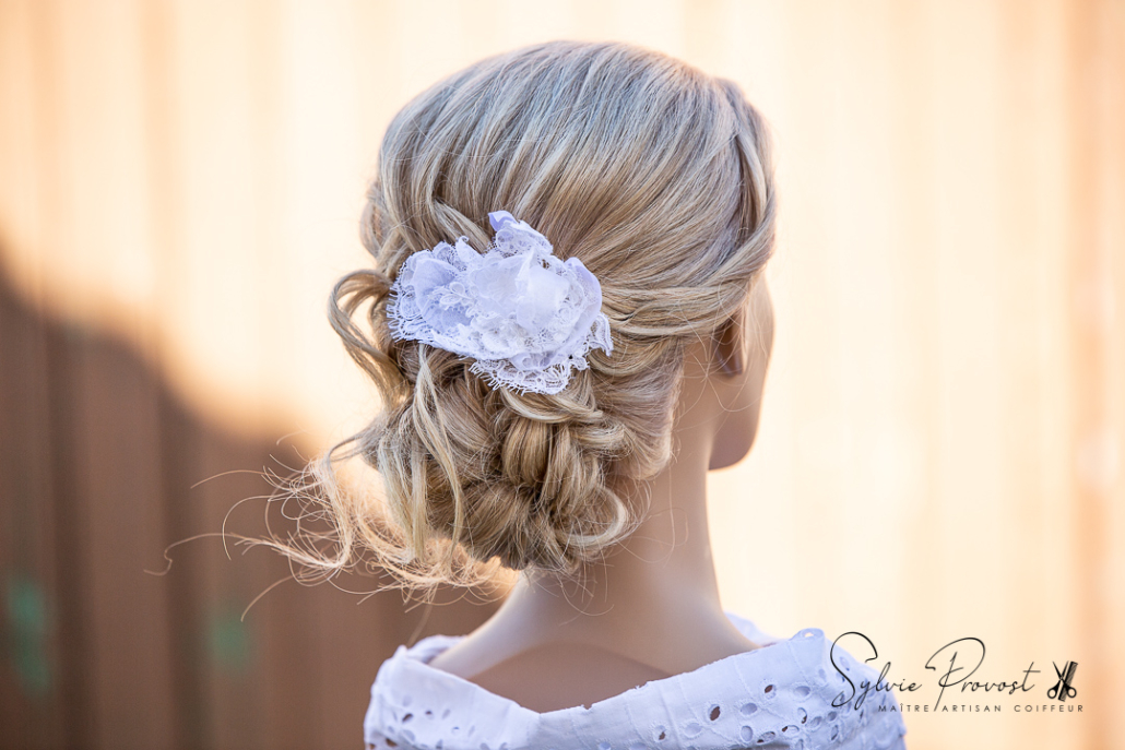 découvrez notre sélection de chignons bas élégants pour mariée, parfaits pour sublimer votre coiffure de mariage avec raffinement et élégance.