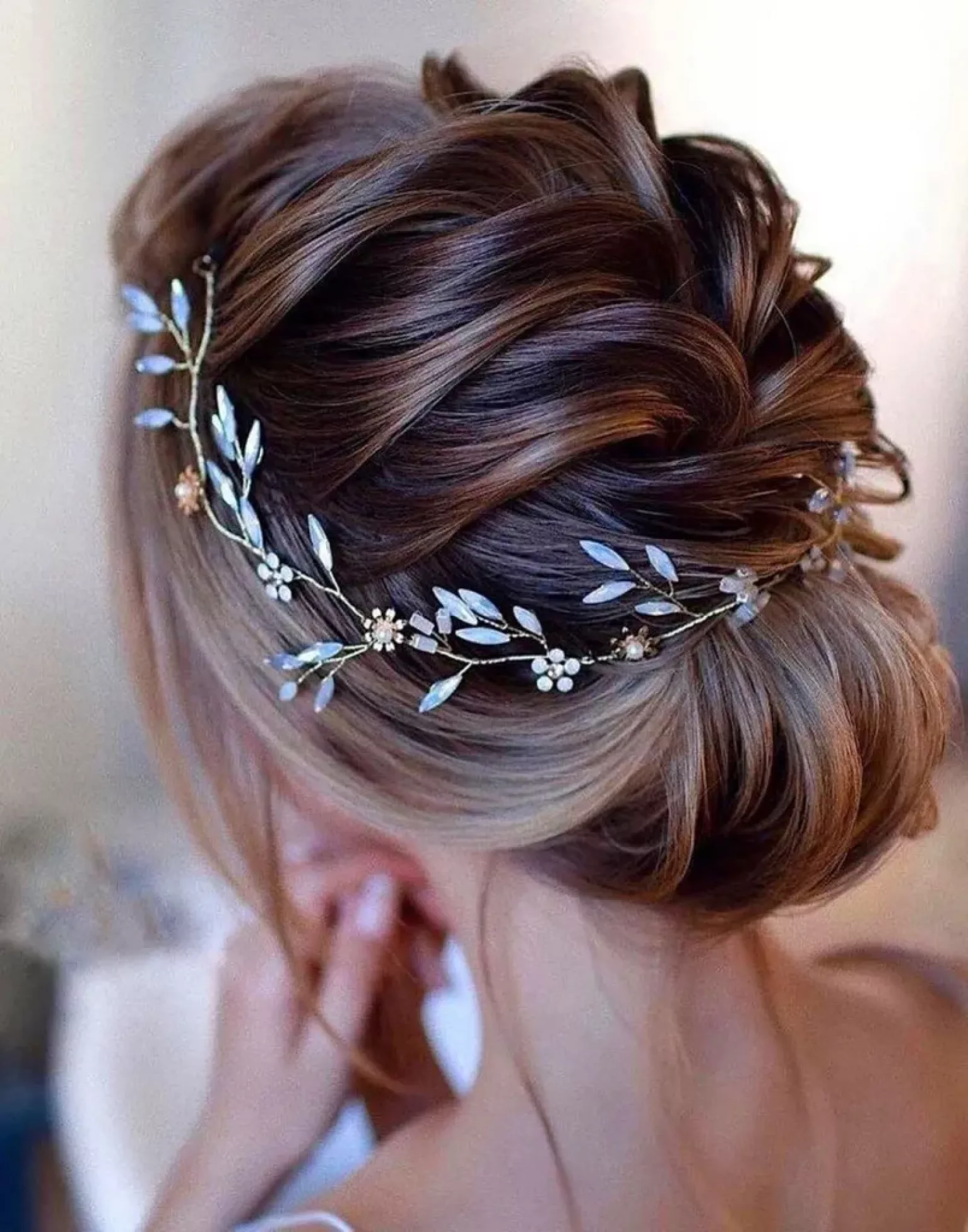 découvrez des idées élégantes de coiffures de mariage pour cheveux mi-longs détachés, parfaites pour un look naturel et romantique le jour j.